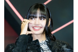 BLACKPINK・リサ、“女優”としての第一歩を踏み出した感想を明かす…ドラマ撮影中の写真も公開【PHOTO】 画像