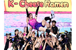 韓国女子バレーの一時代築いたキム・ヨンギョンが現役生活21年に幕 「女帝」と呼ばれた37歳、優勝&MVPで華麗なる引退 画像