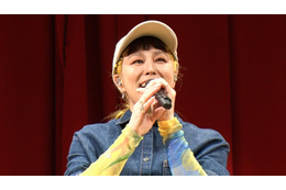 歌手・AIが学校サプライズ! 全校生徒の前で「Story」などを披露 『モニタリング』 画像