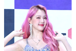 ファンも混乱…K-POP女性アイドルが公開した2SHOTが話題「彼氏絶対可愛いよね?」【PHOTO】 画像