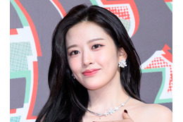 「いい女すぎる」IVE・ユジン、色気漂う“軍服風”衣装でファン魅了!「完璧やな」【PHOTO】 画像