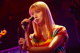 上白石萌歌演じるEIKOの新曲！ 『パリピ孔明 THE MOVIE』劇中曲「Count on me」のMVが本日公開 画像