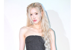 BLACKPINK・ ロゼがスポーティールックに変身!フェミニンな美しさを披露【PHOTO】 画像