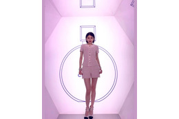 出口夏希、ショーパンから美脚すらり! CHANELイベントで「レベチ」の美スタイル 画像