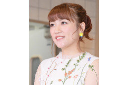 高橋みなみ、展示会で“偶然”会ったのは…「気づけば2時間くらい喋ってた」「次はお酒でも」 画像