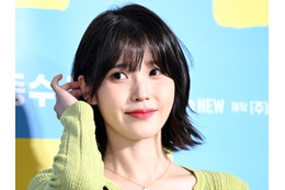 「小顔すぎ!」IU、果実のような爽やかスマイルにファン悶絶【PHOTO】 画像