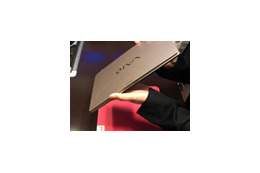 【OLデジモノ日記 Vol.4】鞄に入れてることを感じさせない!VAIO Xなら肩こりも解消? 画像