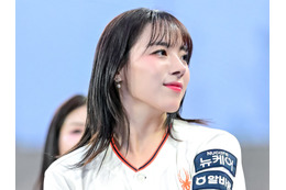 「太もも23インチ」の韓国プロ野球チアが球場降臨!ミニスカ&腹チラSHOTで視線釘付け【PHOTO】 画像