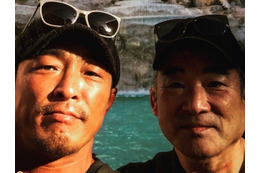 秋山成勲の父チュ・ゲイさんがこの世を去って2年…妻SHIHOも義父との別れに悲しみ 画像