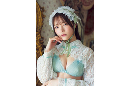 新谷姫加、ロリータ風の衣装で大胆ランジェリーを披露! 猫耳姿やカチューシャ姿も 画像