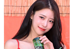 “3歳下元Jリーガー”と破局…元K-POPアイドル(30)、真夏のコーデに視線集中「骨格が芸能人」【PHOTO】 画像