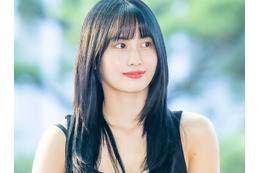 直視できない…TWICEモモ、両足クロスのお座りSHOTを超至近距離で公開【PHOTO】 画像