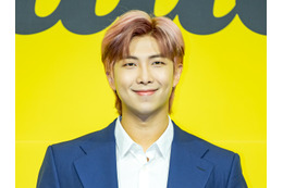 BTS・RM、日本で『コナン』コラボ商品を食す?!近況写真が話題「チキンタツタ食べてる」【PHOTO】 画像