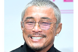 日韓の食事の作法の違いとは?秋山成勲がミディアムレアの豚肉を食べながらレクチャー 画像