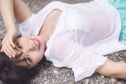 人気YouTuber・たにりか、キャンプ場で脱ぎ脱ぎ!? 初のデジタル写真集発売決定