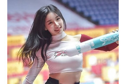K-POPアイドル似の韓国チアガールがおへそチラッ…二度見必至の完璧プロポーションにファン熱狂【PHOTO】 画像