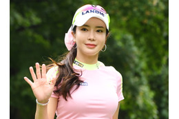 日本で引退した女子ゴルファーのアン・シネさん、実父の逝去を報告「安らかに休んでください。愛する私のお父さん」 画像