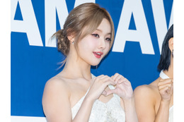 KISS OF LIFE・ベル、美肩＆ウエスト際立つ曲線美…“女神級”セルフィーに悶絶【PHOTO】 画像