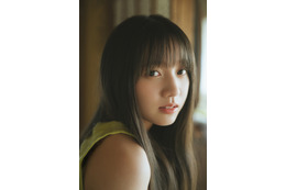 乃木坂46の6期生・海邉朱莉、ソログラビアに初挑戦！ 海辺で見せる“等身大の姿”を撮り下ろし
