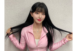 韓国チアガール、深Vネックのスイムウェアで大はしゃぎ!こぼれそうな魅力に「これぞ“健康美”」の声【PHOTO】 画像