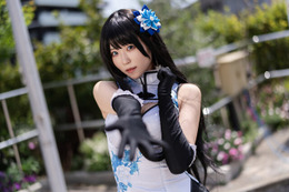 チャイナドレスに美脚が映える!黒髪×色白のクールビューティーが魅せる清楚な美貌【写真6枚】 画像