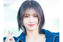 TWICE・モモ、胸元露わなドレス着て登場!ロールス・ロイスに乗る高級感溢れる姿「格が違う」【PHOTO】 画像