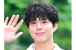 俳優パク・ボゴム、韓国のニュース番組で突然天気予報伝える!?安定した声で視聴者魅了 画像
