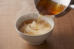 伝統の半田そうめん「オカベの麺」専用だしパックが5月28日から販売開始