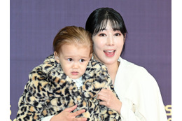 西洋男性から精子提供で自ら未婚の母に 韓国で活動する日本人タレントが豊胸を諦めた理由 画像