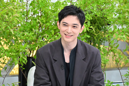 吉沢亮「その子にひと目惚れしちゃって」 学生時代の“大親友”登場で禁断の恋愛トーク！