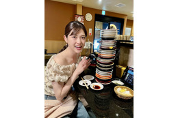 松村沙友理、富山の回転寿司で豪快な食べっぷりを披露！ 藤岡ファミリーはカツ丼に舌鼓