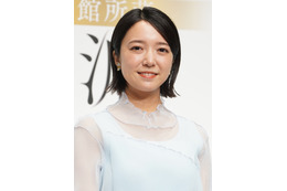 上白石萌音、胸元があいた大胆ドレスで美デコルテ披露「素敵な衣装」「綺麗過ぎ」