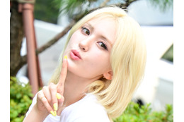韓国の“元祖ハーフ美女アイドル”チョン・ソミ、ヒヤヒヤする丈のボトムズ「彼女しか着こなせない」【PHOTO】 画像