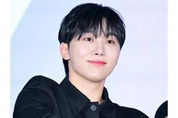 「激メロすぎる」SEVENTEEN・スングァン、“チャラかっこいい”メガネ姿にファン悶絶「破壊力やばい」【PHOTO】 画像
