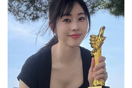 シースルードレスで婚約者と密着ハグ！“美しすぎる”韓国の弁護士タレント、ウェディングフォト公開 画像