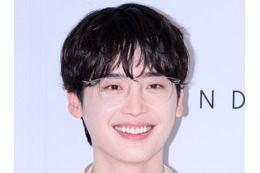俳優イ・ジョンソク、主演ドラマ『瑞草洞＜ソチョドン＞』で共演女優と甘々な空気感…ポスター公開 画像