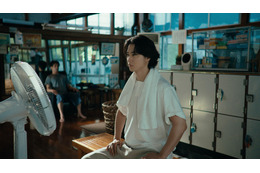 山﨑賢人と上白石萌音が昔ながらの銭湯へ！ サントリー生ビールの新CMが放映開始