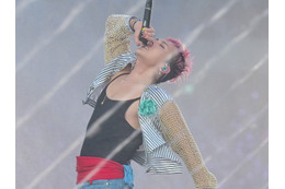 G-DRAGON、全身びしょ濡れでも圧巻の存在感！PSY夏フェスにサプライズ登場 『ピタカゲ』デュエットも【独占写真】 画像