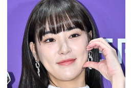 インナーはどこに?思い切った“素肌ジャケット”姿を堂々披露、韓国元アイドル女優の肉体が話題 画像
