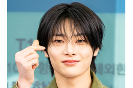 Stray Kids・I.N、太陽よりも眩しい無邪気な笑顔!休日に大自然を楽しむ「特大愛おしい」【PHOTO】 画像