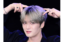 ジェジュン、パンダのぬいぐるみを抱く可愛らしさ溢れる姿が話題「抱っこが手馴れてる」【PHOTO】 画像