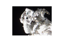 スペースシャトル ディスカバリーの耐熱パネル点検に使われた撮影機材とは？ 画像