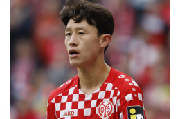 日本人選手と同僚の韓国代表10番に不運…ゴールポスト激突→頬骨骨折でフェイスガード着用へ 画像