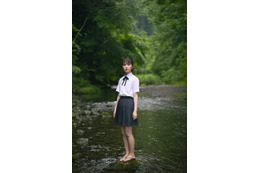 乃木坂46・小川彩、清流や古民家で“夏の青春”グラビア！『B.L.T. SUMMER CANDY』に登場