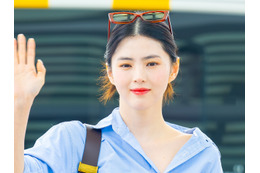 女優ハン・ソヒ、“超ミニ丈ホットパンツ”姿で脚線美を披露！トップスのボタンも外し視線釘付け【独自写真】 画像