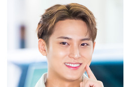SEVENTEEN・ミンギュ、タンクトップ姿で際立つ引き締まった体型！無邪気な笑顔も「沁みる」【PHOTO】 画像
