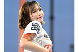 ほぼ丸見えの美脚に目が行く…韓国プロ野球の日本人チア、大胆ホットパンツ衣装でファンの視線強奪【PHOTO】 画像