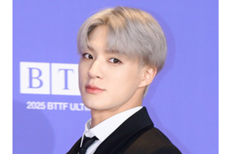 NCT DREAM・ジェノ、“スーツ×メガネ”の最強スタイルで大人の色気爆発!「心臓もたない」【PHOTO】 画像