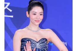 大胆“濡れ場”で話題をさらったチャ・ジュヨン、グラマラスボディ際立つドレス姿で魅了【PHOTO】 画像
