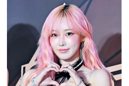「脚なっが」aespa・ジゼル、ミニ丈パンツから伸びる美脚…完璧スタイルに視線釘付け！【PHOTO】 画像